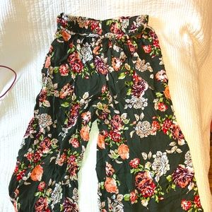 Flowery flow out pants